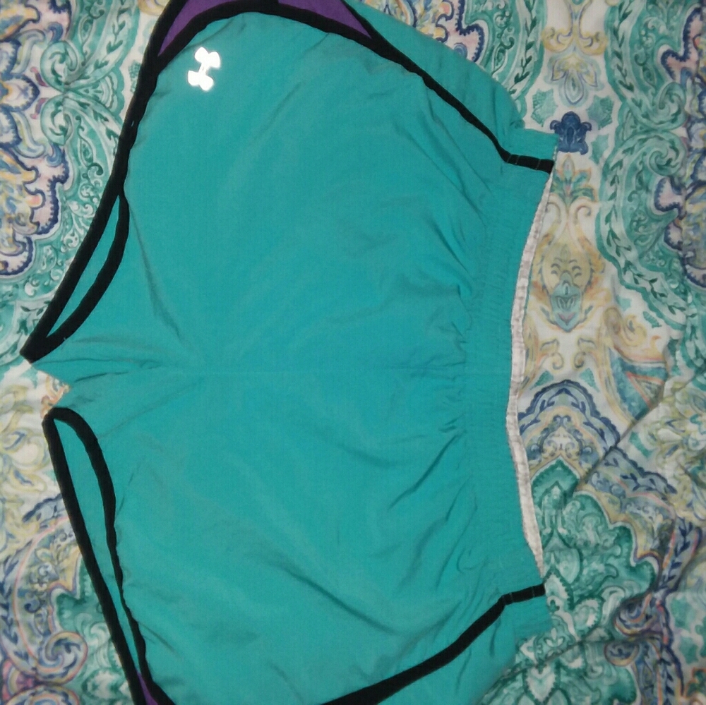 Under Armour shorts Size L